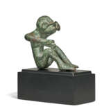 A GREEK BRONZE SEATED MONKEY - photo 1