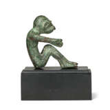 A GREEK BRONZE SEATED MONKEY - photo 2