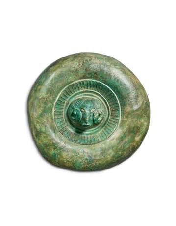 AN ETRUSCAN BRONZE VOTIVE SHIELD - фото 1