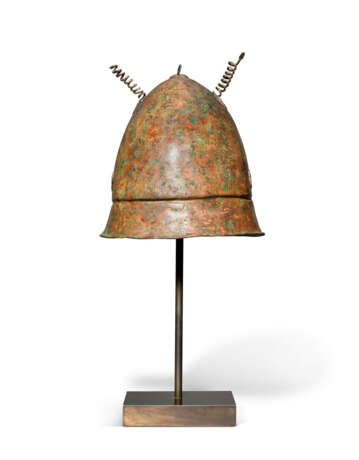 A GREEK BRONZE PILOS HELMET - фото 1