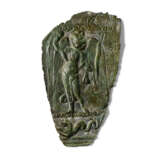 A ROMAN REPOUSSÉ BRONZE BREASTPLATE FRAGMENT - Foto 1