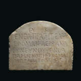 A ROMAN MARBLE FUNERARY PLAQUE - photo 1