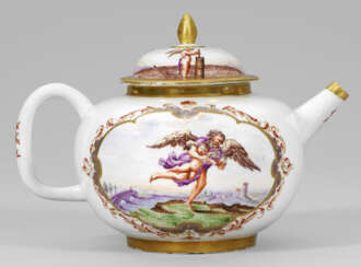 Seltene Teekanne mit mythologischen Szenen