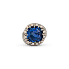 SAPPHIRE AND DIAMOND RING