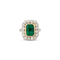 NO RESERVE | EMERALD AND DIAMOND RING