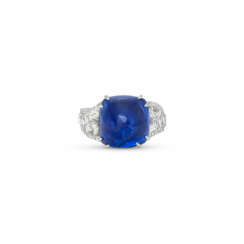 SAPPHIRE AND DIAMOND RING