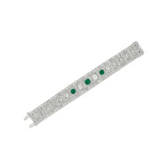 DREICER & CO. ART DECO EMERALD AND DIAMOND BRACELET