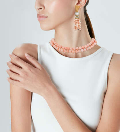 SET OF CORAL, CULTURED PEARL AND DIAMOND JEWELLERY - photo 2