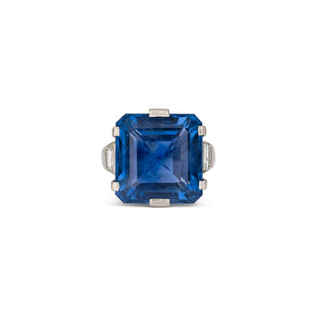 SAPPHIRE AND DIAMOND RING - photo 1