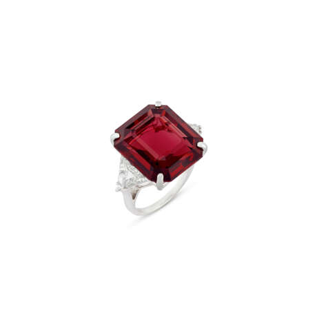 NO RESERVE | GARNET AND DIAMOND RING - photo 2