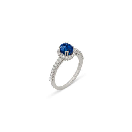 NO RESERVE | SAPPHIRE AND DIAMOND RING - photo 3