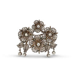 ANTIQUE DIAMOND EN TREMBLANT FLOWER BROOCH