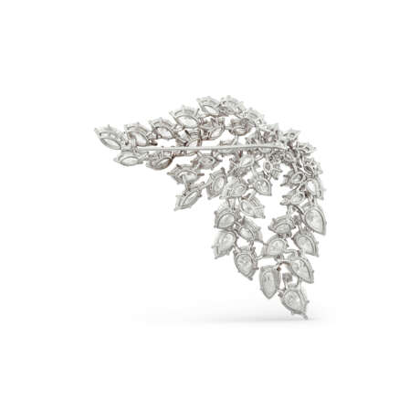 HARRY WINSTON MID-20TH CENTURY DIAMOND BROOCH - photo 3