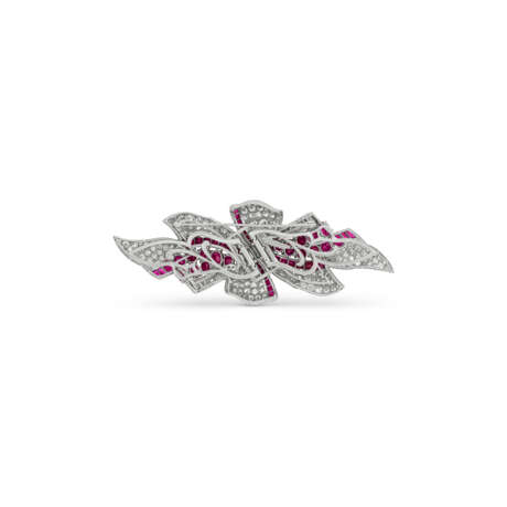 TRABERT & HOEFFER MAUBOUSSIN RUBY AND DIAMOND DOUBLE CLIP-BROOCH - photo 3