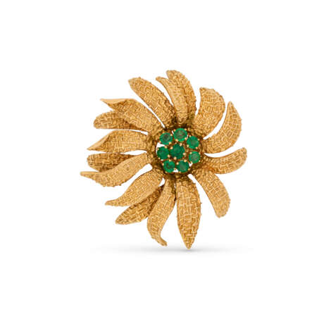 NO RESERVE | VAN CLEEF & ARPELS MID-20TH CENTURY EMERALD CLIP-BROOCH - photo 1