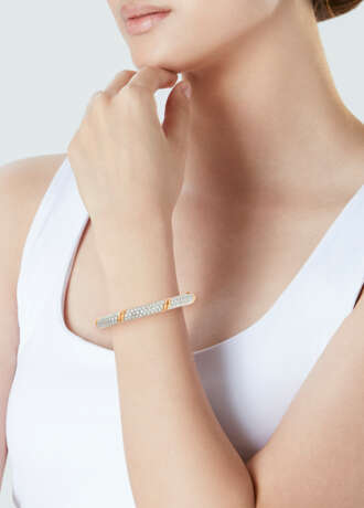 VAN CLEEF & ARPELS DIAMOND BANGLE - Foto 3