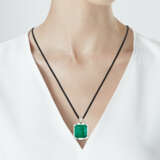 EMERALD AND DIAMOND PENDANT - photo 2