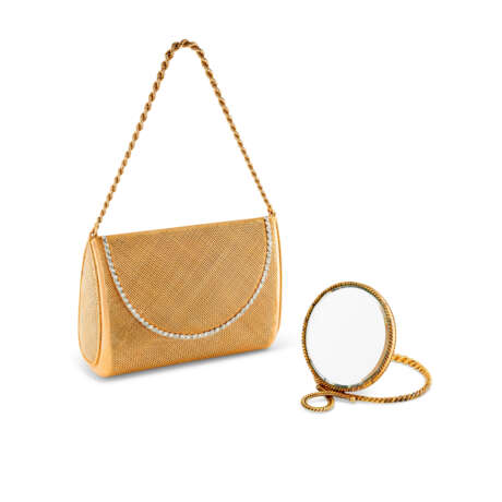 STERLÉ DIAMOND AND GOLD EVENING BAG, ACCOMPANIED BY A VAN CLEEF & ARPELS DOUBLE SIDED SWIVEL MIRROR - Foto 1