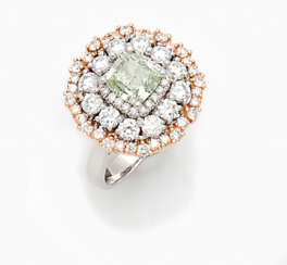 Eleganter Natural Fancy Light Yellowish Green-Diamantring