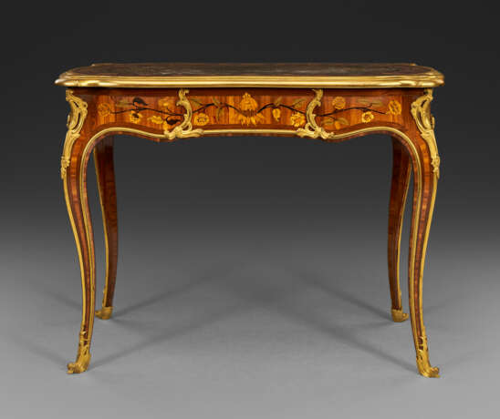 A LOUIS XV ORMOLU-MOUNTED AMARANTH, BOIS SATINE AND MARQUETRY TABLE A ECRIRE - фото 2