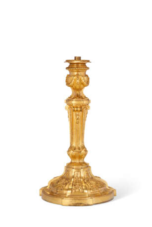 A LOUIS XVI ORMOLU CANDLESTICK - Foto 1