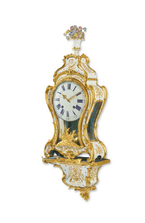 A LOUIS XV ORMOLU-MOUNTED WHITE ENAMELED AND GOLD FOIL CARTEL CLOCK - фото 1