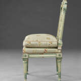 A SET OF FOUR LOUIS XVI GRAY AND PALE BLUE-PAINTED CHAISES - Foto 2