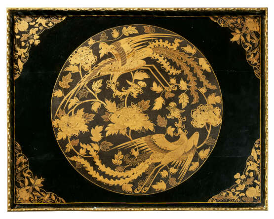 A LATE LOUIS XV ORMOLU-MOUNTED EBONY AND JAPANESE LACQUER OCCASIONAL TABLE - Foto 5