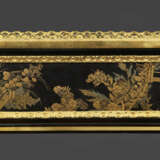 A LATE LOUIS XV ORMOLU-MOUNTED EBONY AND JAPANESE LACQUER OCCASIONAL TABLE - Foto 7