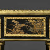 A LATE LOUIS XV ORMOLU-MOUNTED EBONY AND JAPANESE LACQUER OCCASIONAL TABLE - Foto 9