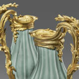 A PAIR OF LOUIS XV ORMOLU-MOUNTED CHINESE CELADON-GLAZED PORCELAIN EWERS - photo 4