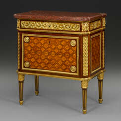 A LATE LOUIS XV ORMOLU-MOUNTED AMARANTH, TULIPWOOD AND PARQUETRY COMMODE