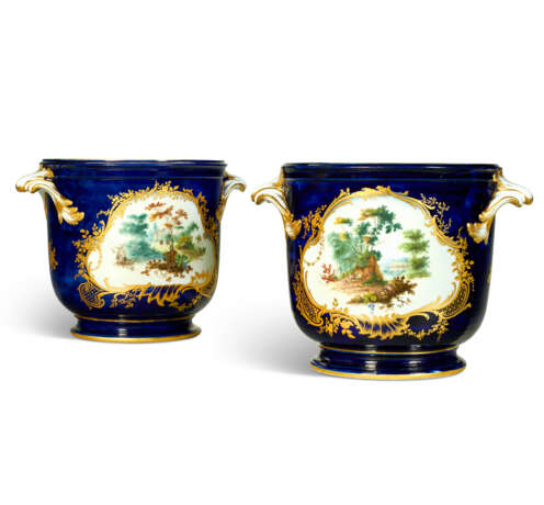 A PAIR OF VINCENNES PORCELAIN `BLEU LAPIS` BOTTLE COOLERS (SEAUX A BOUTEILLE `ORDINAIRE`) - фото 2