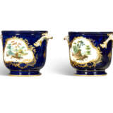 A PAIR OF VINCENNES PORCELAIN `BLEU LAPIS` BOTTLE COOLERS (SEAUX A BOUTEILLE `ORDINAIRE`) - фото 4