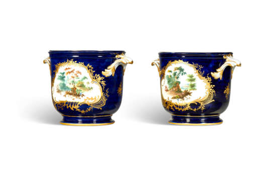 A PAIR OF VINCENNES PORCELAIN `BLEU LAPIS` BOTTLE COOLERS (SEAUX A BOUTEILLE `ORDINAIRE`) - фото 4