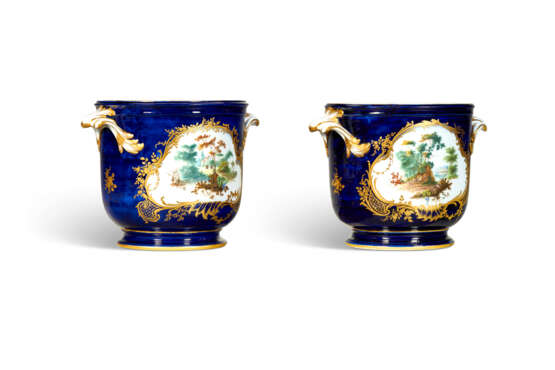 A PAIR OF VINCENNES PORCELAIN `BLEU LAPIS` BOTTLE COOLERS (SEAUX A BOUTEILLE `ORDINAIRE`) - photo 8