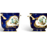 A PAIR OF VINCENNES PORCELAIN `BLEU LAPIS` BOTTLE COOLERS (SEAUX A BOUTEILLE `ORDINAIRE`) - фото 8