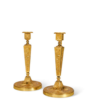 A PAIR OF CONSULAT ORMOLU CANDLESTICKS - photo 1