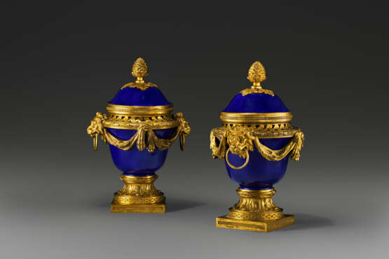 A PAIR OF LATE LOUIS XV ORMOLU-MOUNTED S&#200;VRES PORCELAIN VASES-CLOCHES `DULAC` - фото 1