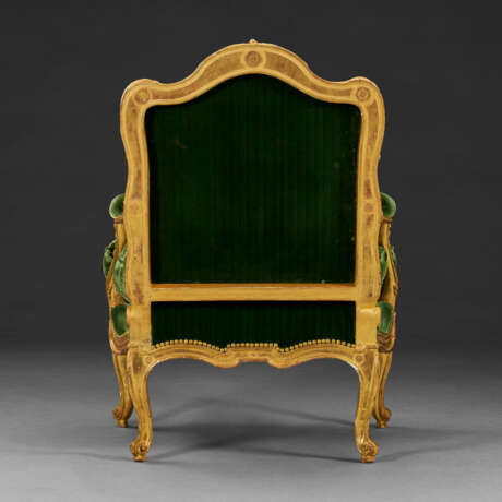 A PAIR OF LATE LOUIS XV GILTWOOD FAUTEUILS - фото 4