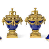 A PAIR OF LATE LOUIS XV ORMOLU-MOUNTED S&#200;VRES PORCELAIN VASES-CLOCHES `DULAC` - фото 4