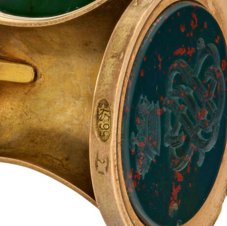 A TWO-COLOR GOLD-MOUNTED NEPHRITE TRIPLE HAND SEAL - Foto 9