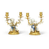 A PAIR OF LOUIS XV ORMOLU-MOUNTED CHINESE AND FRENCH PORCELAIN TWO BRANCH CANDELABRA - photo 3