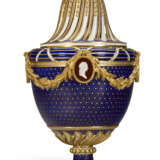 A SEVRES PORCELAIN `BEAU BLEU` GILT TAILLANDIER VASE AND COVER (URNE `BACHELIER` OR URNE `BACHELIERE POTICHE A CARTELS` ET SON COUVERCLE) - фото 6