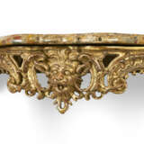 A PAIR OF FRENCH GILTWOOD CONSOLE TABLES - Foto 2