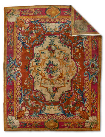 A ROYAL LOUIS XV SAVONNERIE CARPET - photo 2