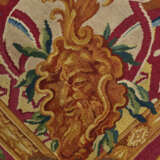 A ROYAL LOUIS XV SAVONNERIE CARPET - photo 3