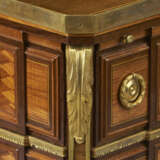 A LOUIS XVI AMARANTH, TULIPWOOD, SYCAMORE, MAHOGANY, MARQUETRY AND PARQUETRY WRITING/DRESSING TABLE - photo 3