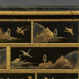 A LATE LOUIS XV ORMOLU-MOUNTED JAPANESE LACQUER AND EBONY COMMODE - фото 7