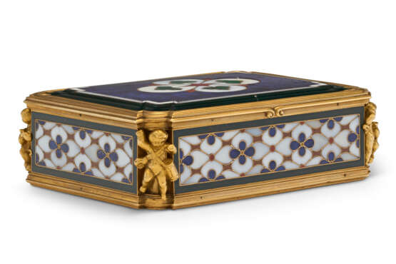 A FRENCH GOLD AND HARDSTONE SNUFF BOX - photo 3